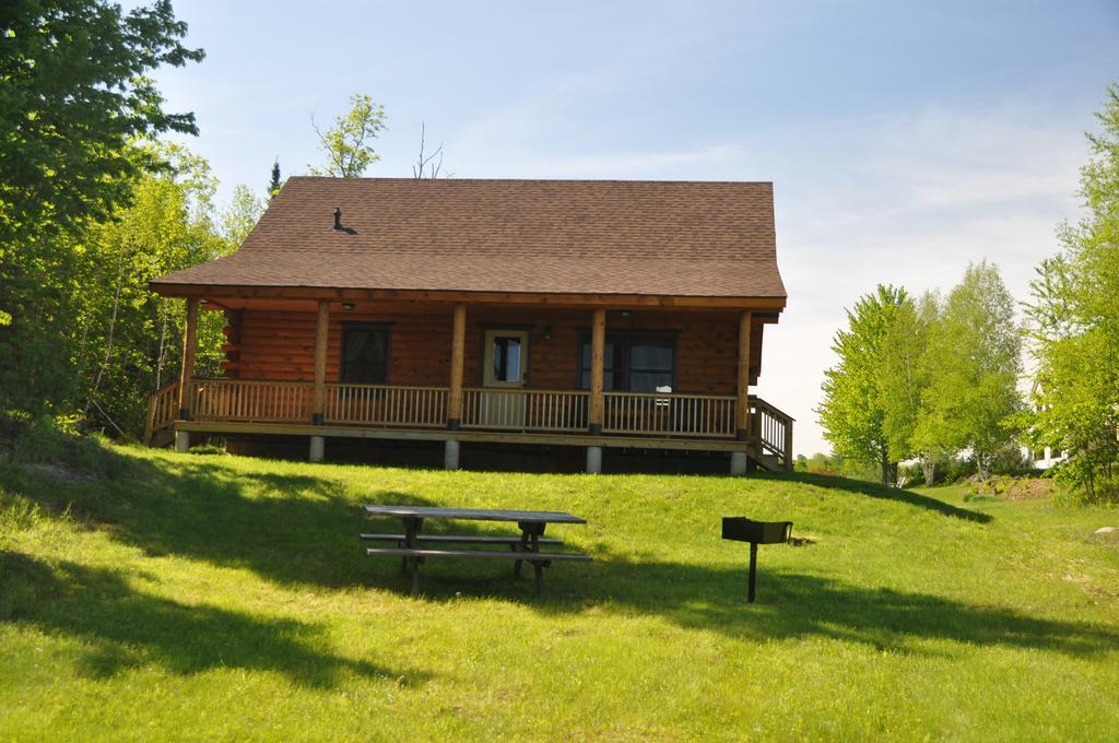 Muddy Moose Hotel Morrisville Buitenkant foto